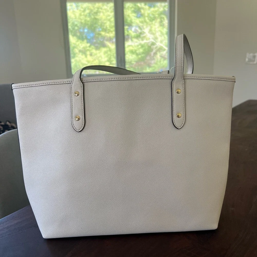 White Coach Tote Bag - Picture 4 of 4